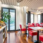 Adagio La Defense Kleber 3*
