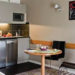 Adagio La Defense Kleber Aparthotel 3*