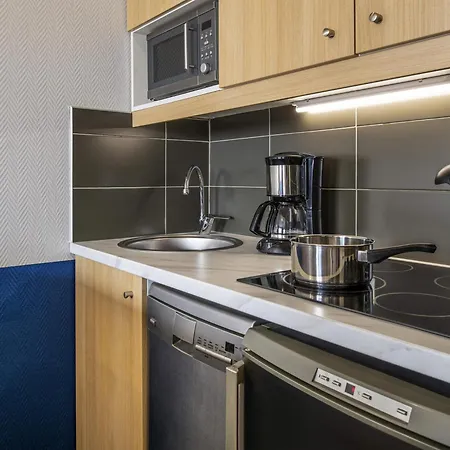 Adagio La Defense Kleber Aparthotel 4*